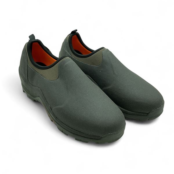 Muck SUV Hiker All Terrain Shoe, Men's Size 12, Women's Size 13 in Tan/ Bark