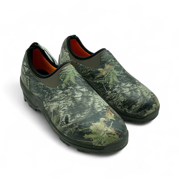 Muck SUV Hiker All Terrain Shoe, Men's Size 12, Women's Size 13 in Tan/ Bark