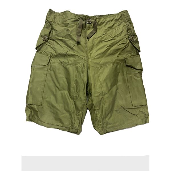 1x Canadian Forces Surplus Wind Shorts Size Medium - Condition is New