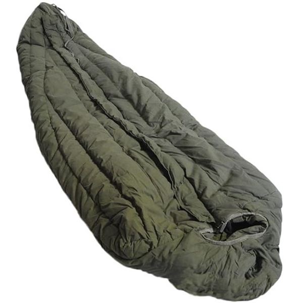 1X US Intermediate Cold Weather Sleeping Bag - Used in Good Condition