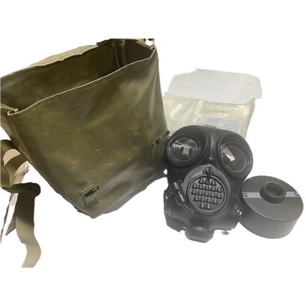 1x CZ Gas Mask Set with  Filter and Chemical Hazmat Suit In Size  1 Small - Condition Used