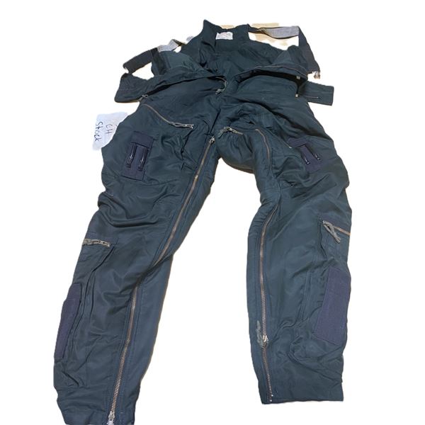 1X Level Flyers Bib Navy Size Med Short  6734  Used Good Condition