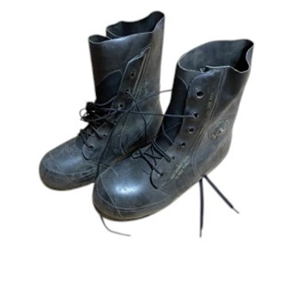 1x US Mickey Mouse Boots with Valve Used Good Condition Sz 7 Regular