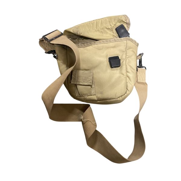 1x US 2 QRT Water Canteen Pouch Tan WIth Alice Clips Used Good Condition