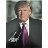 Image 1 : US President Donald Trump signed photo