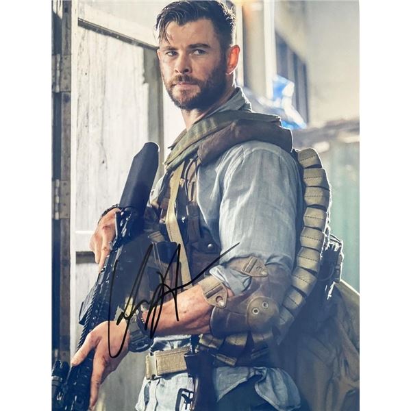 Extraction Chris Hemsworth signed movie photo
