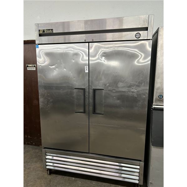 True #T49 SS Rolling 2 Door Ref. (39 Degrees)