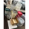 Image 2 : Grocery Bag Unit, Lidded Measuring Bins, Cake Pan Covers