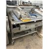 Image 2 : Keating Miraclean Gas 3' Flat Grill w/Press and Rolling Base