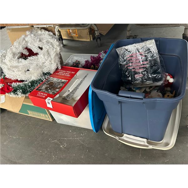 Bins w/Wreaths, Holiday Décor