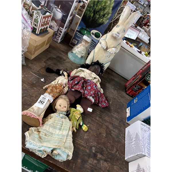 Vintage Dolls, Bunny Décor, Rotating Christmas Tree