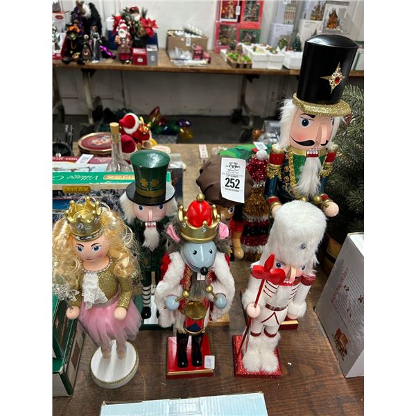 6-Holiday Nutcracker - 6 X $