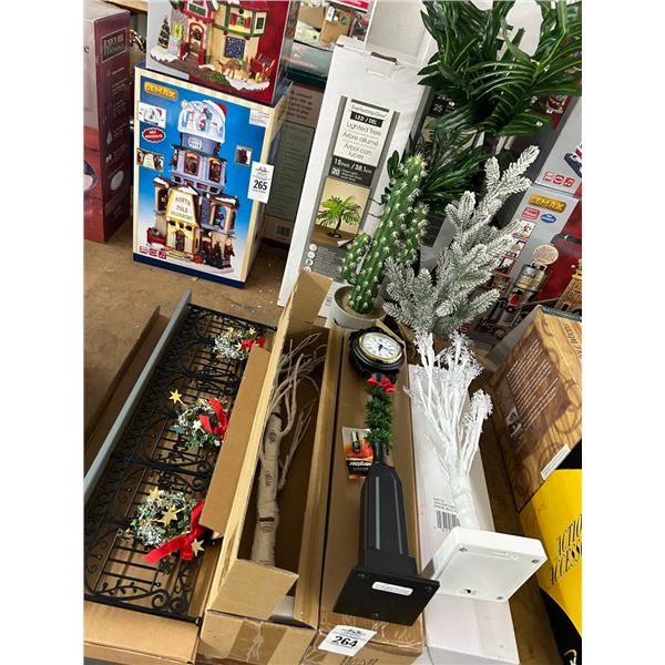 Lighted Trees, Post Lamp Décor, Fencing