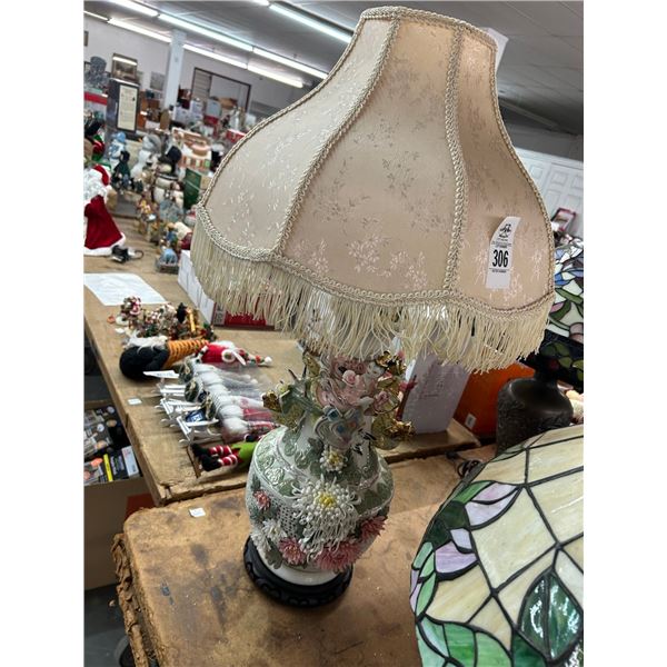 Oriental Geisha Girl Porcelain Lamp w/Boudoir