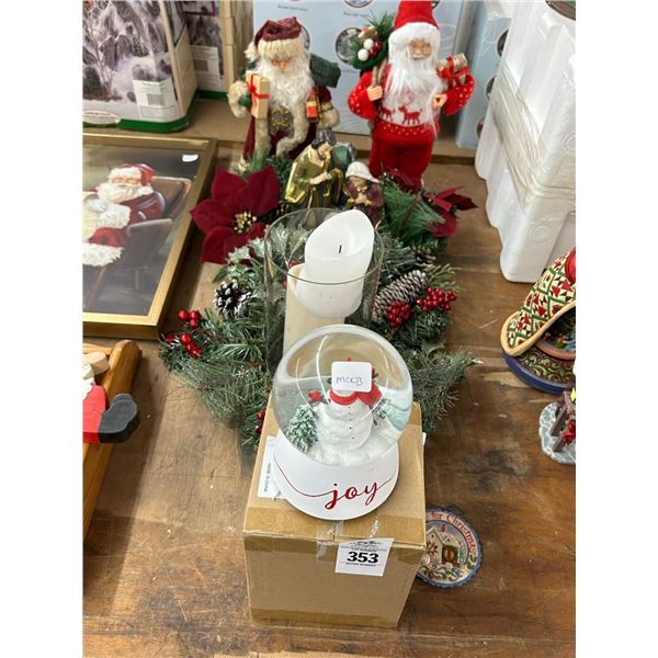 Snowglobe Santas, Holiday Wreath