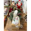 Image 1 : Snowglobe Santas, Holiday Wreath
