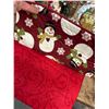 Image 3 : Santa Snowglobe Décor, Placemats