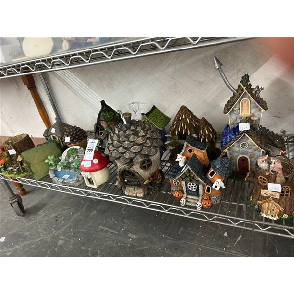 12-Halloween/Other Collector Houses - 12 X $