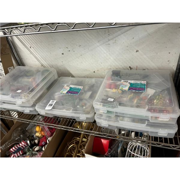 Tub w/Figurines/Décor Accessories - 5