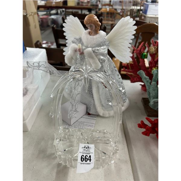 Angle Tree Topper, Basket Décor