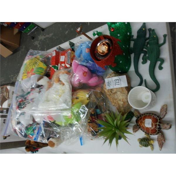 Asst. Holiday Figurines/Décor