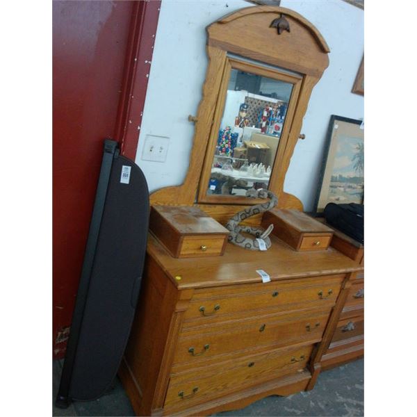 Tiger Oak 5 Drawer Dresser w/Mirror