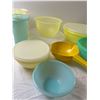 Image 2 : Vintage Tupperware Containers