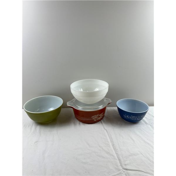 Vintage Pyrex Dishes