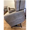 Image 7 : "Viva Lift" Pride Mobility Assisted Lift Chair