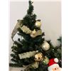 Image 5 : Christmas Trees & Decor