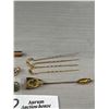 Image 5 : Assorted Antique Stick Pins, Brooches and Misc