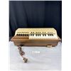 Image 1 : Vintage Working Condition Musical Keyboard