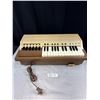 Image 2 : Vintage Working Condition Musical Keyboard