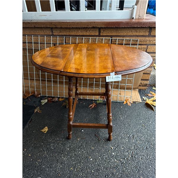 Vintage Solid Wood Flip Up Side Table In Very Good Condition Nice Grain