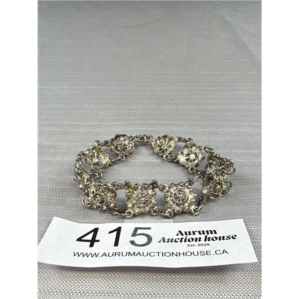 A Vintage Silver Look Bracelet (Untested)