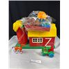 Image 4 : Vintage 1981 Playmates Barn w/ Figures