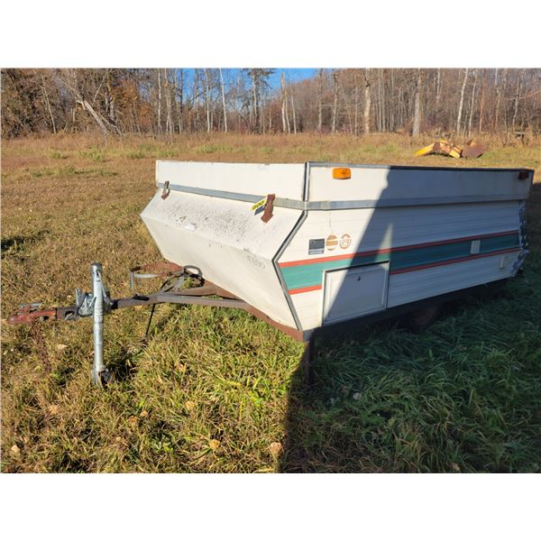 Approx. 1977 Pop-up tent trailer, SN. LE6770725, mouse infested, sold for parts