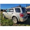 Image 6 : 2009 Ford Escape, V6 auto, 243,464 km, is running. Needs windshield, tires & brakes, SN. 1FMCU93G69K