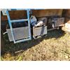 Image 21 : 1975 Ford grain truck, 3208 CAT engine, non-turbo, 5&4 trans, approx. 19 ft Box & hoist, c/w silage 