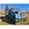 Image 3 : 1975 Ford grain truck, 3208 CAT engine, non-turbo, 5&4 trans, approx. 19 ft Box & hoist, c/w silage 