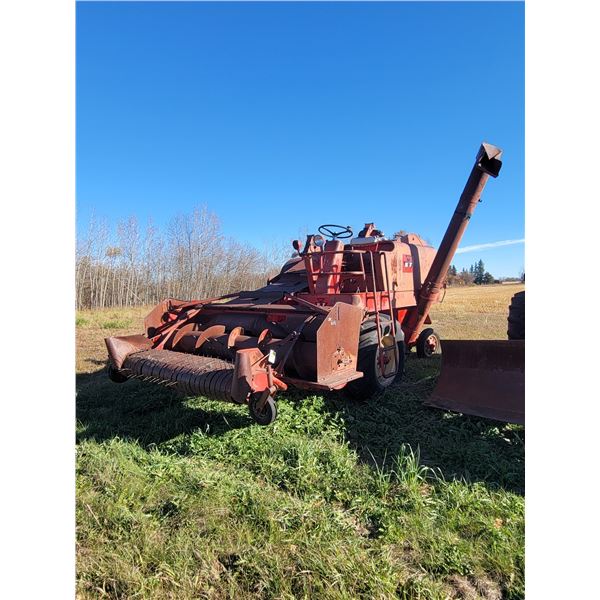 Massey-Ferguson 82 combine, not running, SN. 225270