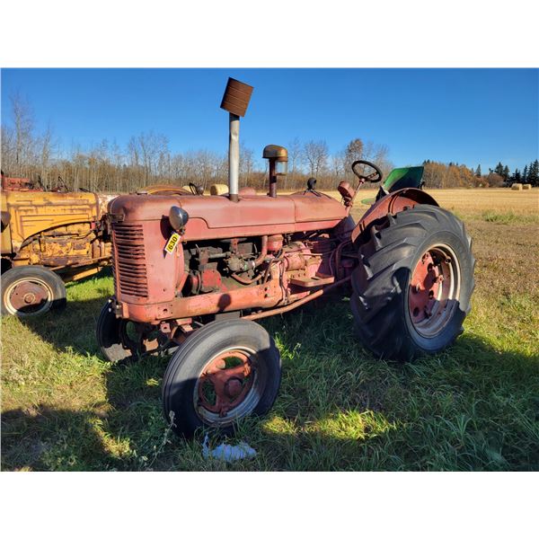 International W4 tractor c/w belt pulley & 540 PTO, SN. WBH27120, not running
