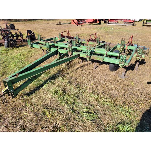 JD 100 14 ft. field cultivator c/w Morris 3-bar harrows