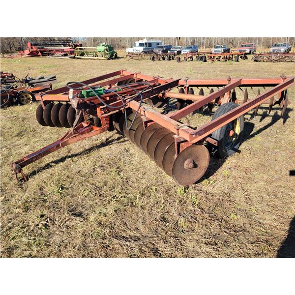 Massey- Ferguson 52 12 ft. disc c/w 18-inch discs