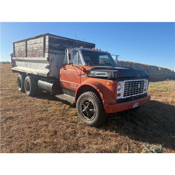 GMC Tandem, Big Block, V8, Auto s/n: TME63WV537476 c/w 14Ft. Gravel Box & Telescopic Hoist. Not Runn