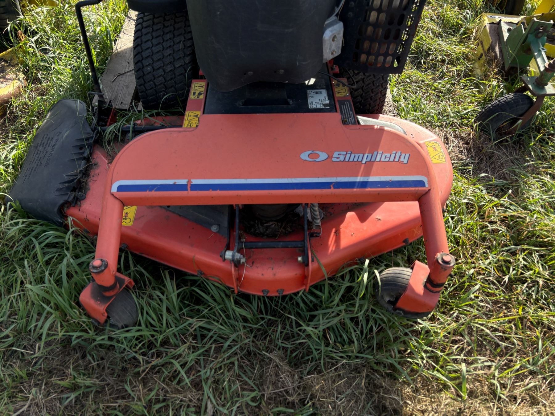 Simplicity Front Mount Simplicity Front Mount Riding Mower. Looks Complete. Sells As Is.
