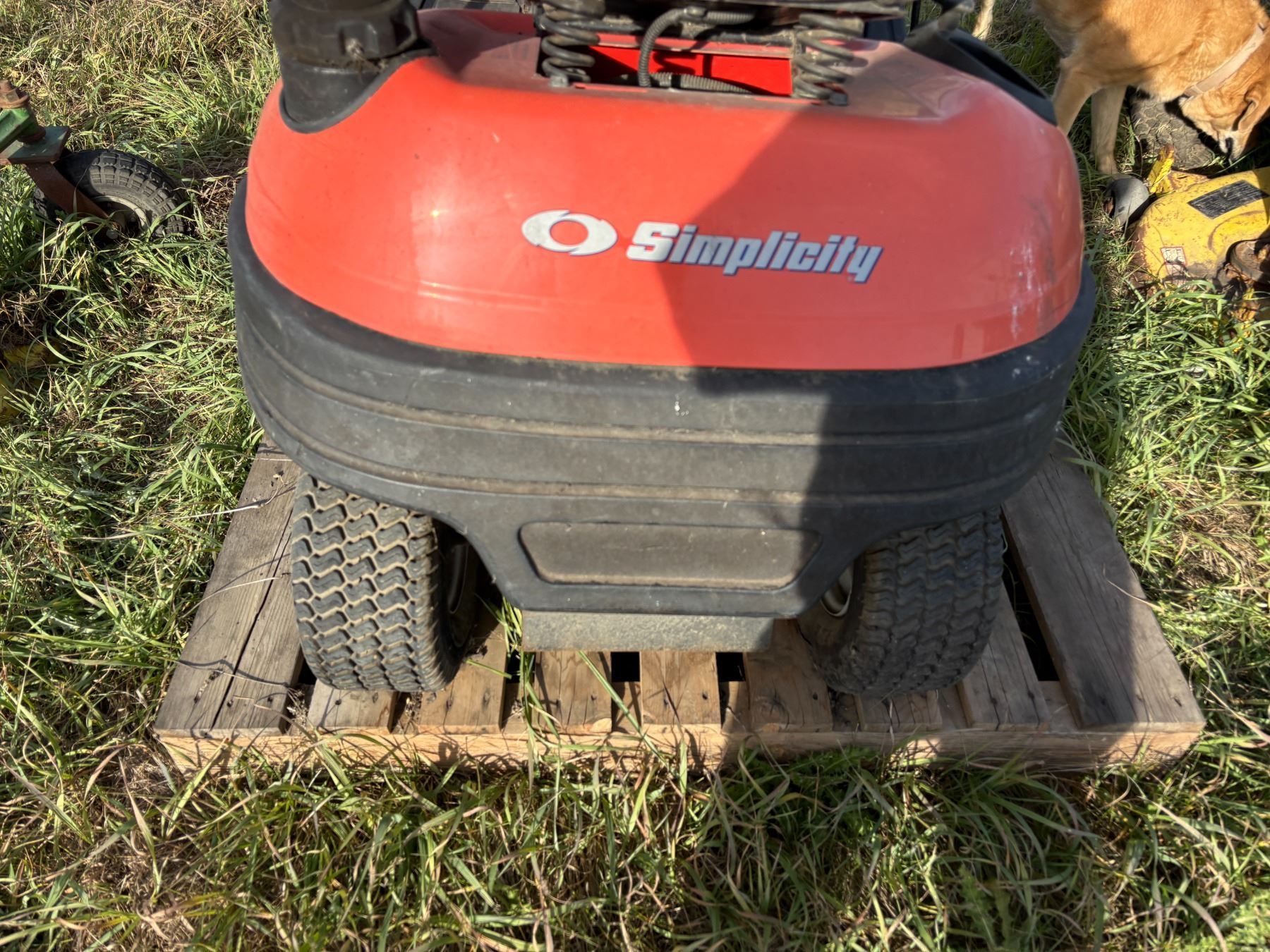 Simplicity Front Mount Simplicity Front Mount Riding Mower. Looks Complete. Sells As Is.