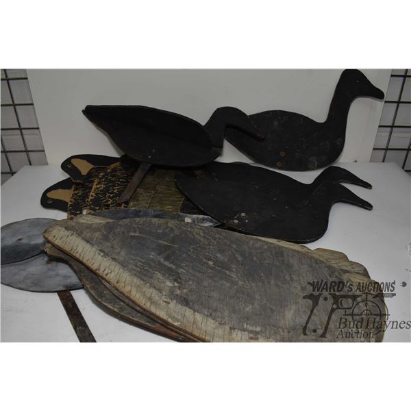 Approx. 15 vintage decoys in wood, cardboard and metal