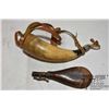 Image 1 : Two flasks (one of leather and one of horn)