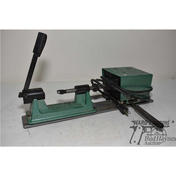 RCBS power trim pro. Working at time of cataloging